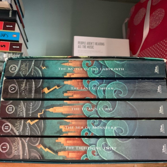 books - Picture 4 of 7